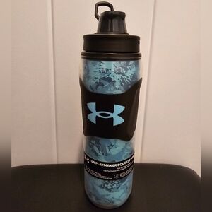 Under Armour 28 oz squeeze cup